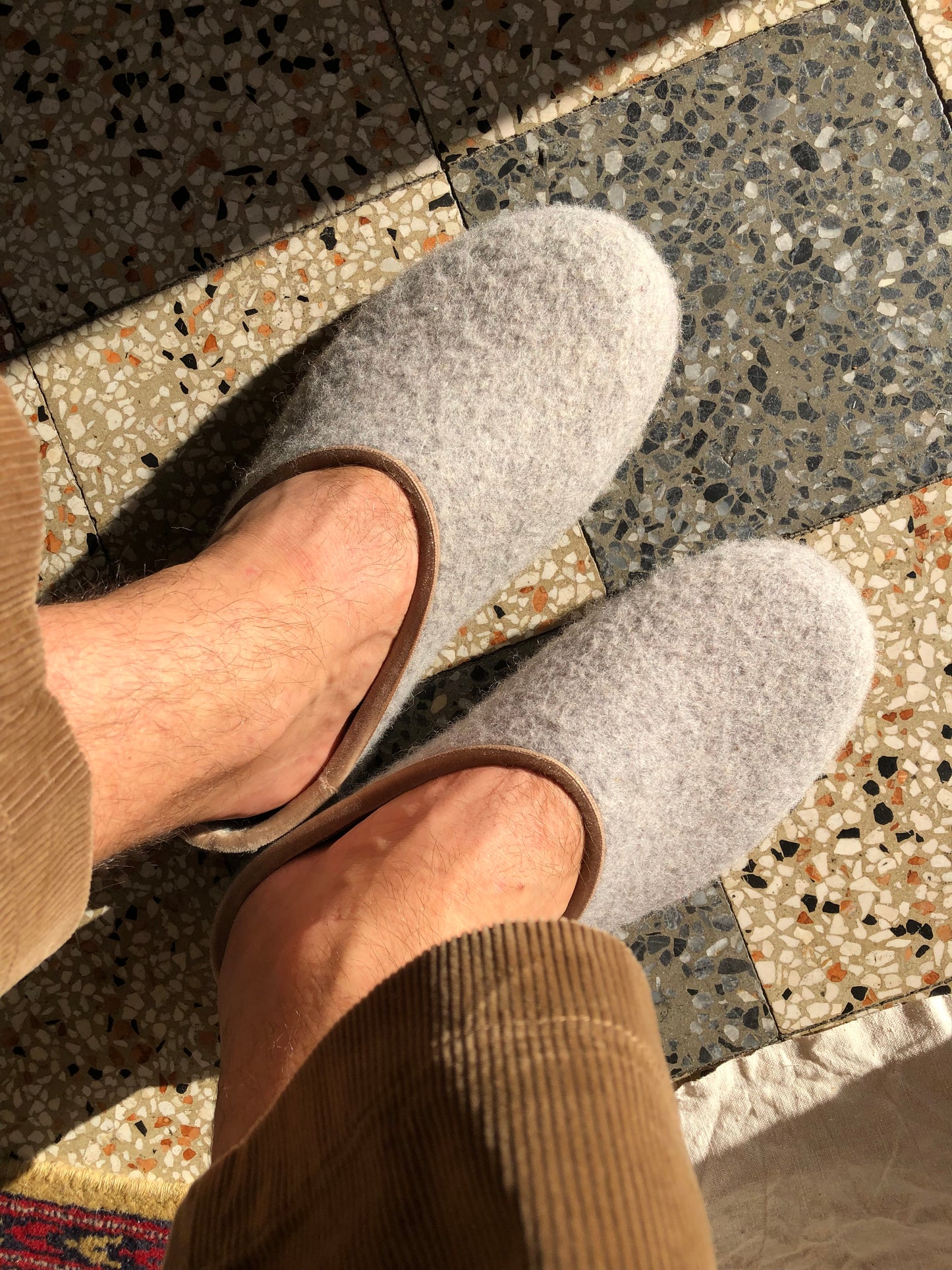 Pantofole in lana - Grigie con finiture in velluto beige